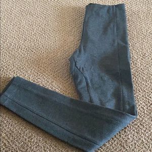 Lyssé Dark Grey Pull-on Leggings